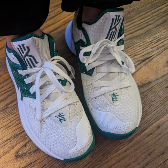 Nike youth 7 Kyrie green and white speckle worn but good condition - Picture 12 of 12